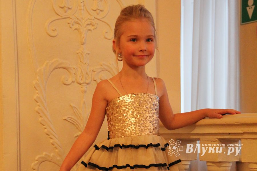 Фотосессия финалисток конкурса «Маленькая красавица Великие Луки 2014»