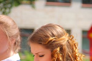 В Великих Луках прозвенели «последние» звонки (ФОТО)