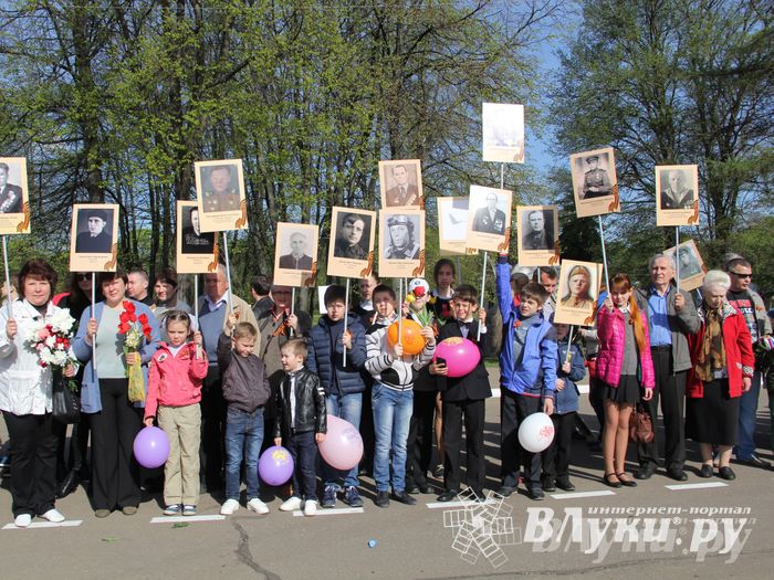 Парад Победы в Великих Луках (фото)