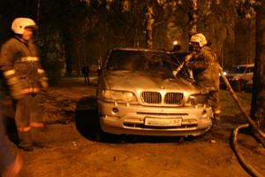 На Дружбе загорелся BMW