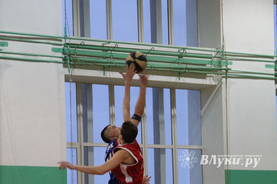 В Великих Луках проходит Открытый Чемпионат г. Великие Луки по баскетболу (фото)
