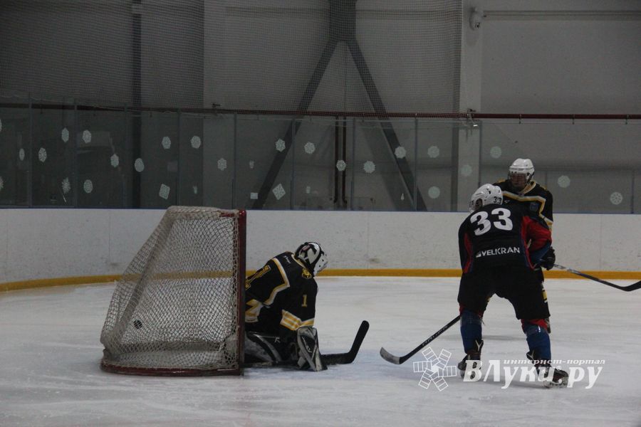 Великолучане обыграли псковских медведей в «Айсберге» (ФОТО)