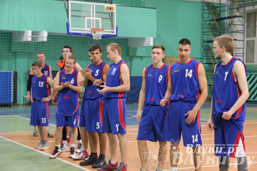 Команда «Экспресс» стала обладательницей Кубка г. Великие Луки по баскетболу