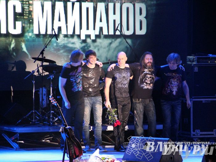 В Великих Луках состоялся концерт Дениса Майданова