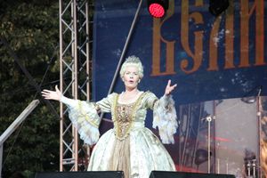 Людмила Чурсина и Пелагея поздравили Великие Луки с 850-летием (ФОТО)