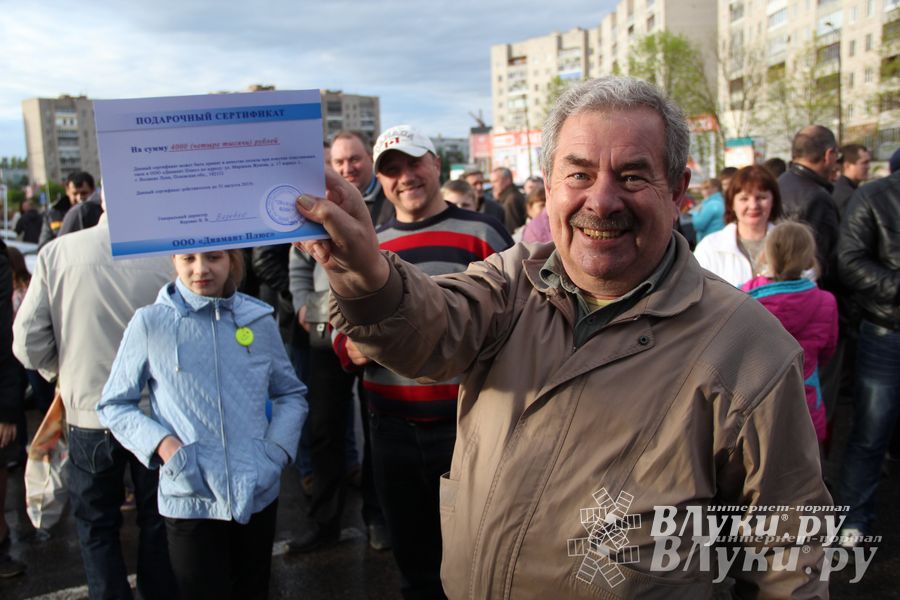 В Великих Луках прошла «Весенняя автоярмарка Великие Луки — 2015» (фото)