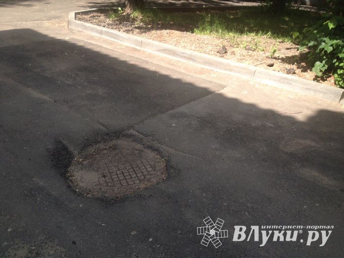 Великолучанка пожаловалась губернатору на новый асфальт во дворе (ФОТО)