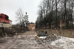 В Великих Луках приводят в порядок территорию Хирургического корпуса больницы (ФОТО)