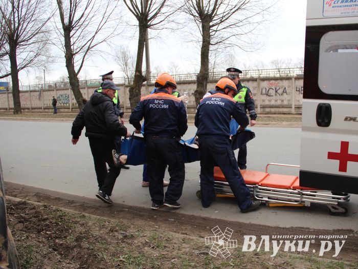 Молодого мужчину с места ДТП на пр-те Гагарина увезла скорая (ФОТО, ВИДЕО)