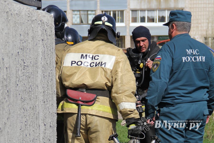 В Великих Луках прошли соревнования пожарных расчетов