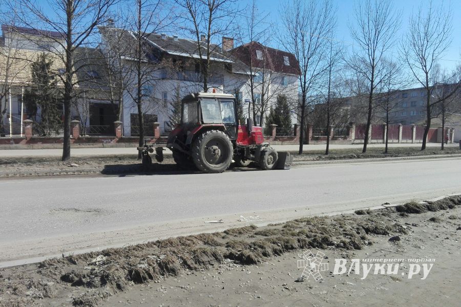 Чистота и пробки: Великие Луки приводят в порядок (ФОТО)