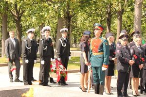 В День памяти и скорби сотрудники Северо-Западного теруправления Росрыболовства возложили цветы на мемориальном кладбище (фото)