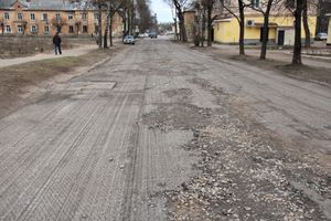 В Великих Луках загодя фрезеруют дороги (ФОТО)