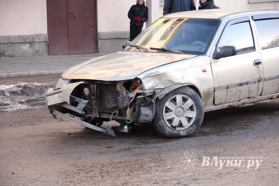 ДТП на Зверева в Великих Луках (ФОТО)