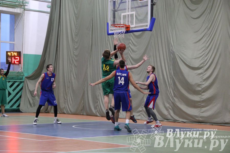 Команда «Экспресс» стала обладательницей Кубка г. Великие Луки по баскетболу