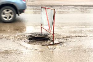 На ул.Дьяконова автолюбителей ждёт неприятный сюрприз (ФОТО)