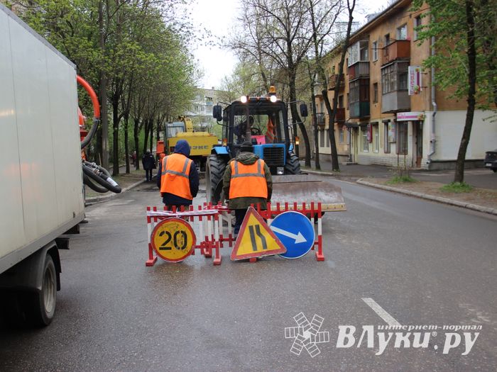 На Ставского устраняют прорыв в водопроводе (ФОТО)