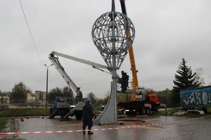 Знак воздухоплаванию устанавливают в Великих Луках (ФОТО)