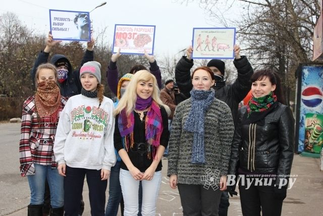 Псковские студенты провели антиалкогольный флешмоб (фото)