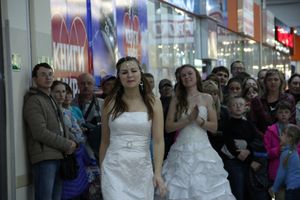 В Великих Луках бегали невесты (ФОТО)