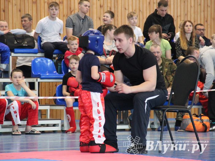 В Великих Луках проходит Кубок по кикбоксингу (ФОТО) (0+)