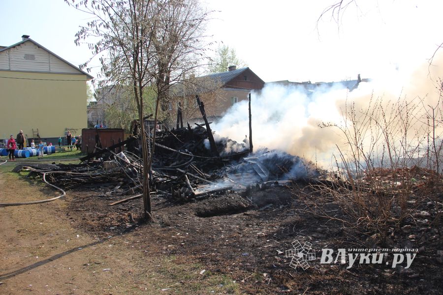 На пожаре в пр. Нелидовском ликвидировали открытое горение (ФОТО)