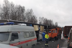 В Псковской области столкнулись «КамАЗ» и пассажирский автобус (ФОТО)