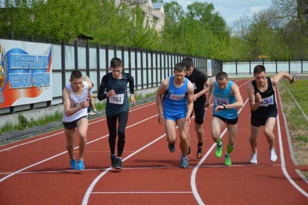 В Великих Луках на легкоатлетических соревнованиях одними из победителей стали полицейские (ФОТО)