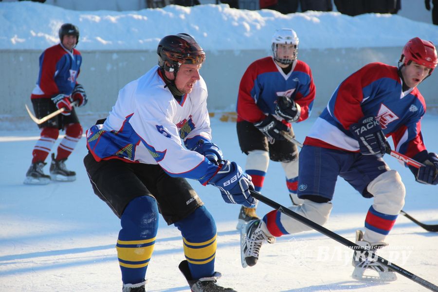 Великолукский хоккей: много забитых шайб, немного потасовок и разбитых лиц (фото)