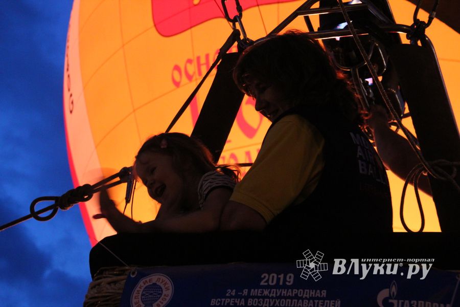 Ночным свечением аэростатов завершилась 24-я Международная встреча воздухоплавателей (ФОТО)