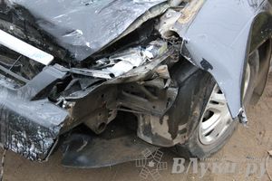 На Октябрьском проспекте в Великих Луках столкнулись «Мазда» и «Приора» (ФОТО)