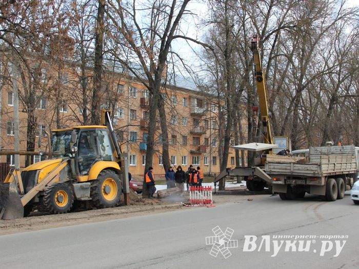 На пр. Гагарина идёт ремонт теплотрассы (ФОТО)