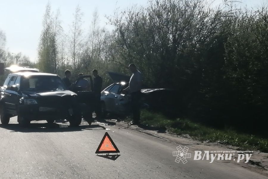 В Великих Луках произошло ДТП (ФОТО)