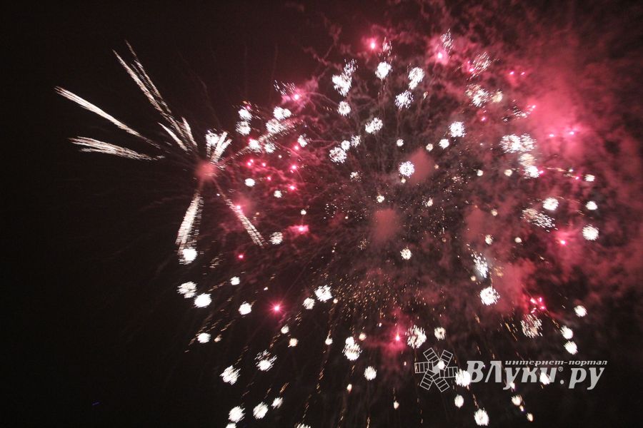 Великие Луки к встрече Нового года готовы (ФОТО)