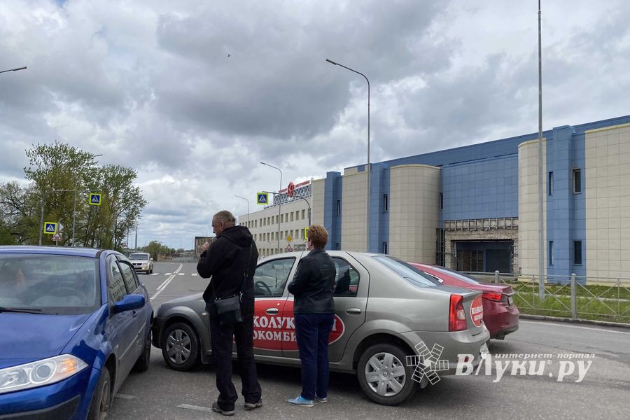В Великих Луках произошло ДТП (ФОТО)