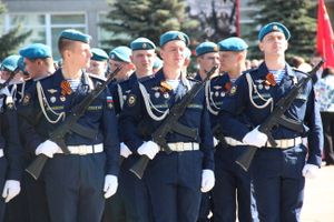 В Великих Луках прошел Парад Победы (ФОТО)