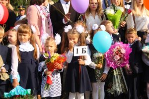 1 сентября в школах Великих Лук прошли Торжественные линейки (ФОТО)