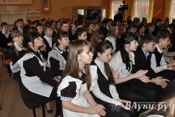 В Великих Луках прошел открытый урок в рамках проекта «Связь поколений» (фото)
