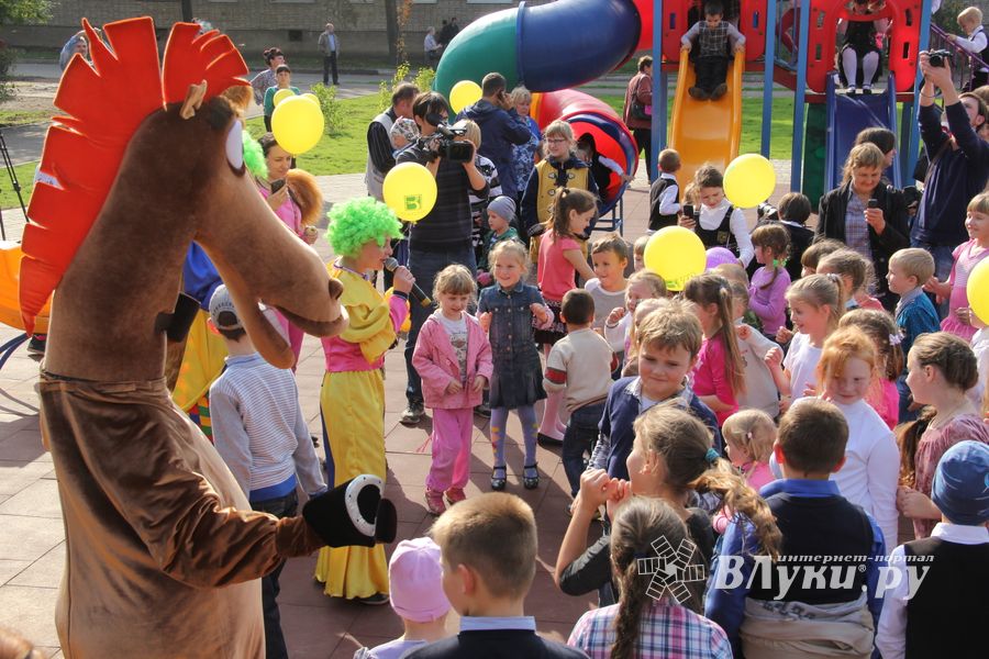 В Великих Луких благоустроили сквер на ул. Жукова (фото)