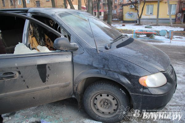 В Великих Луках подожгли автомобиль (фото)