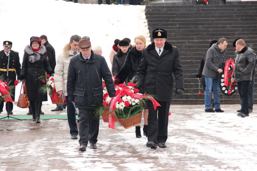 У Вечного огня в Великих Луках прошёл торжественный митинг (фото)