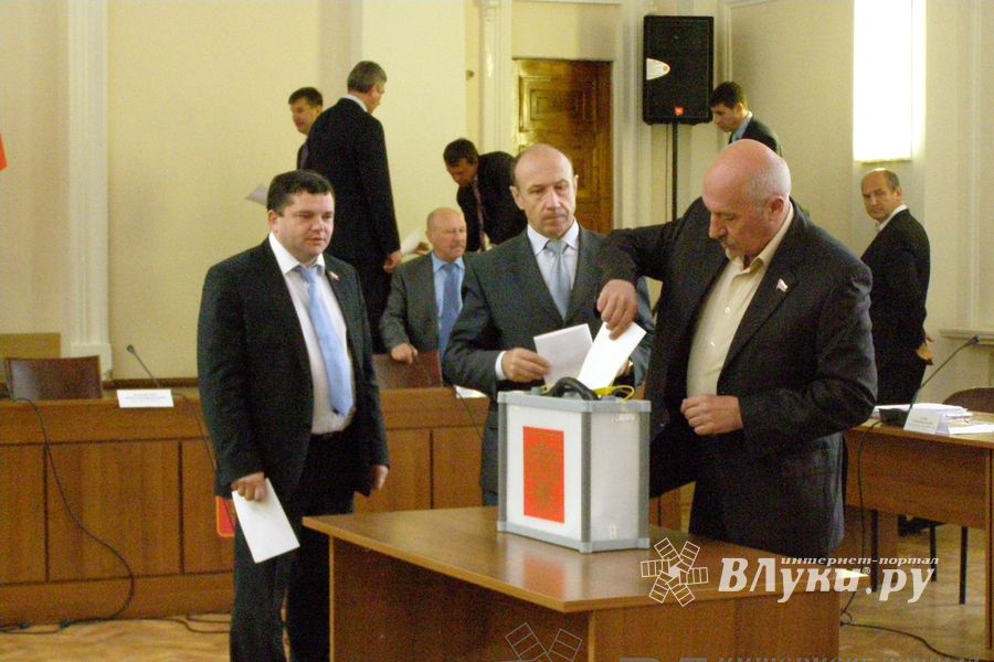 Выбор главы администрации Великих Лук