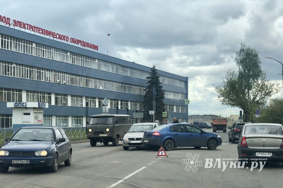 В Великих Луках произошло ДТП (ФОТО)