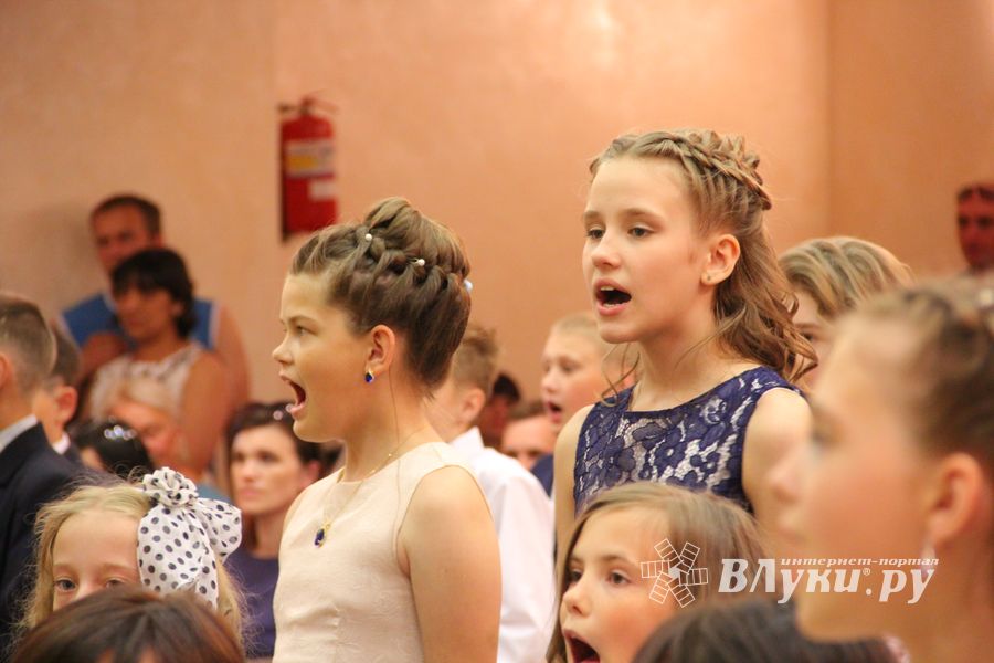 В школе №13 чествовали вчерашних учеников начальной школы (ФОТО)