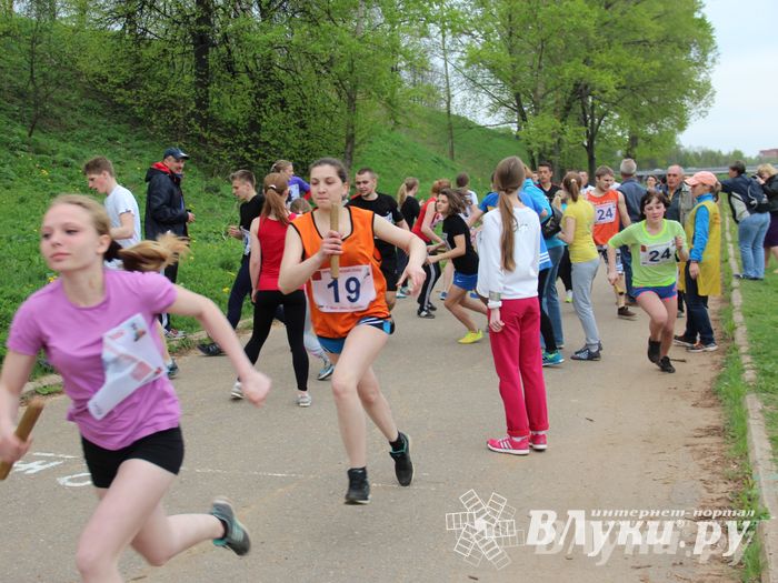 В Великих Луках прошла весенняя городская эстафета (фото)
