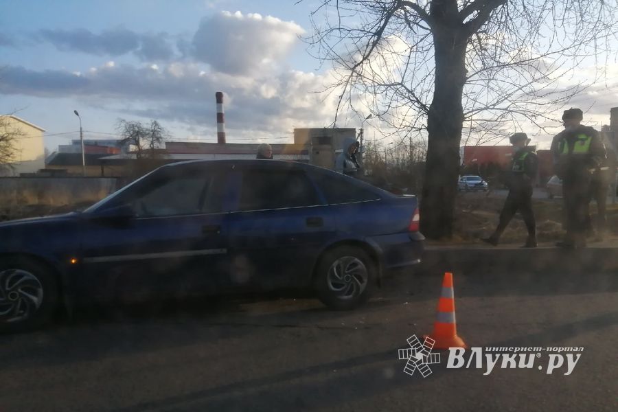 В Великих Луках произошло ДТП (ФОТО)