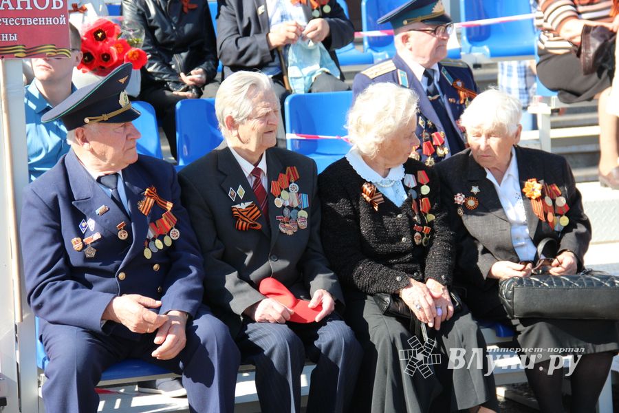 В Великих Луках прошел Парад Победы (ФОТО)