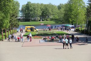 По центральному проспекту Великих Лук прошёл  «Бессмертный полк» (0+) (ФОТО)