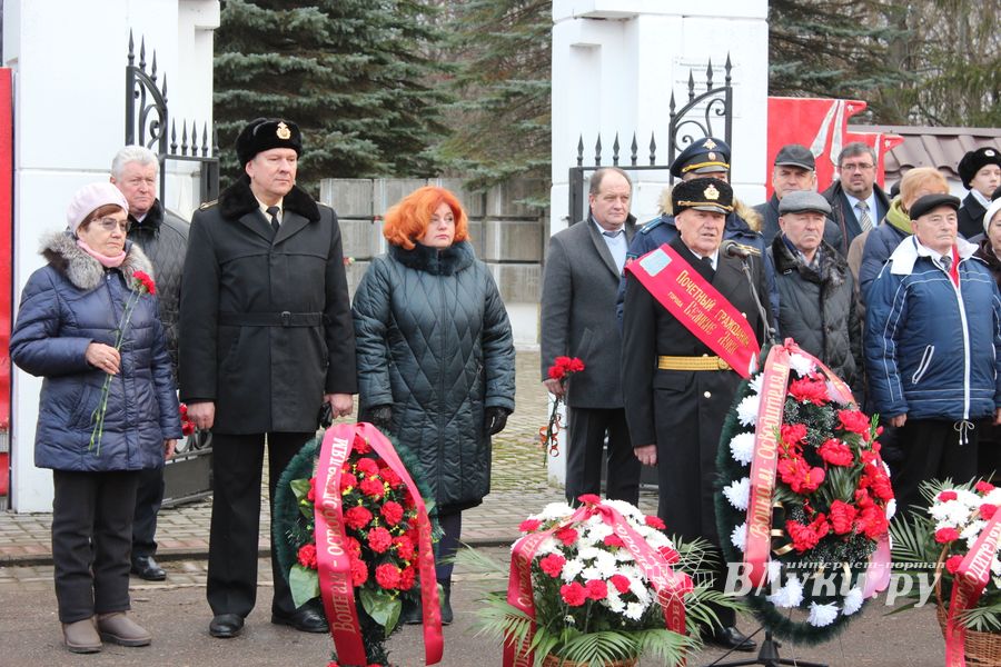 Родственники погибших солдат приняли участие в возложении цветов в Великих Луках