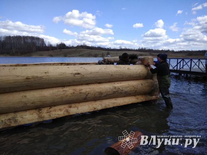 Часовню-купель в память о погибших великолукских паломниках освятили в Изборске